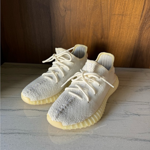 YEEZY 350 v2 Triple White - Picture 2 of 6